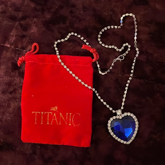 Titanic Costume Heart Necklace - Picture 1 of 3